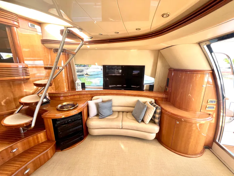 Strb Side Azimut 68 Plus 2002 for Sale | MarineSource