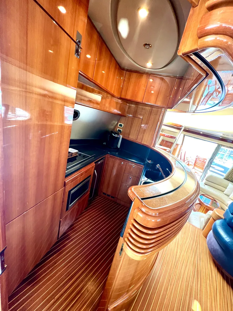 Strb Side Azimut 68 Plus 2002 for Sale | MarineSource