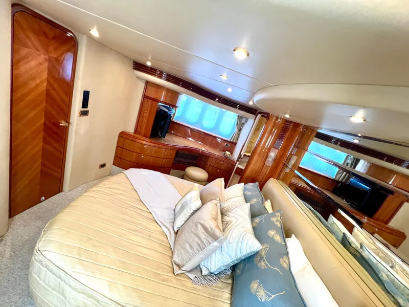 Strb Side Azimut 68 Plus 2002 for Sale | MarineSource