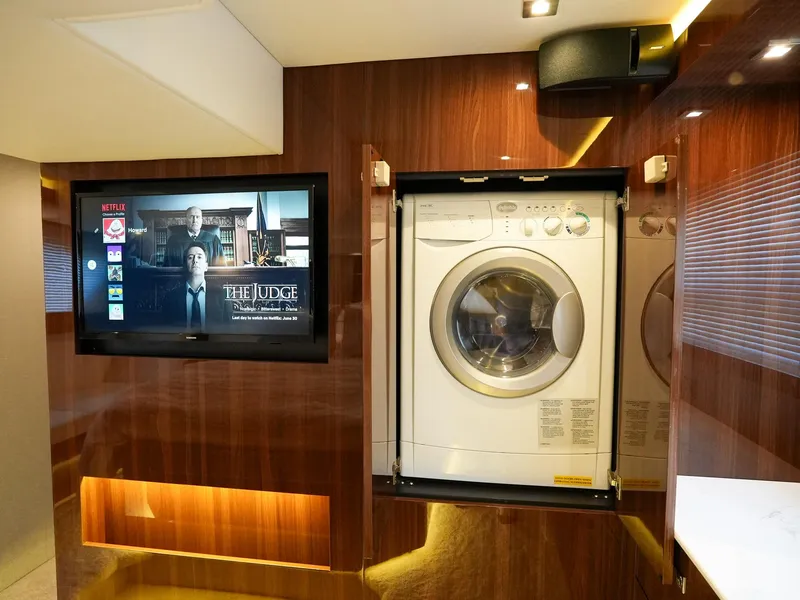 Slide: The Image of Cruisers Yachts 50 Cantius 2021 - 52