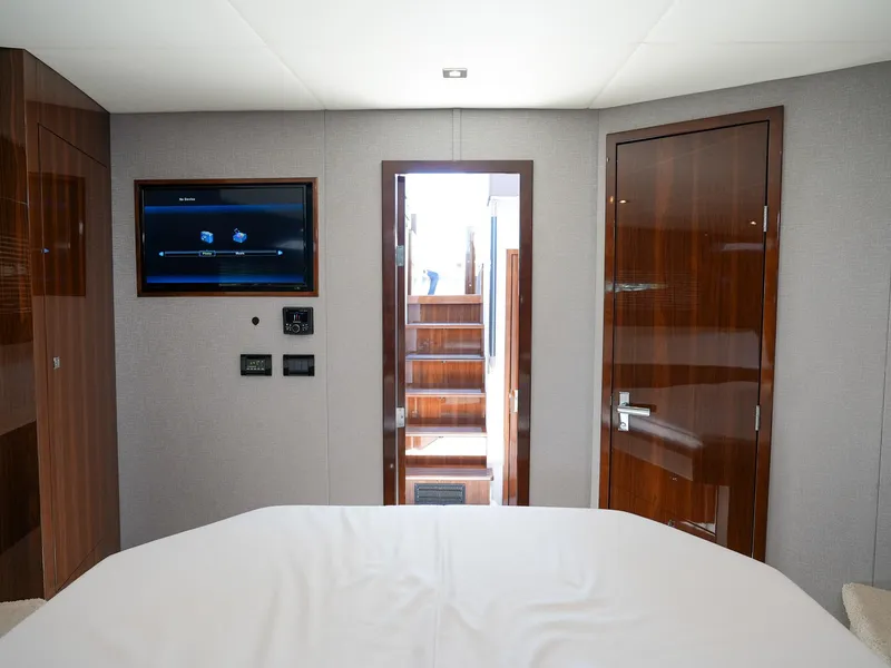 Slide: The Image of Cruisers Yachts 50 Cantius 2021 - 63