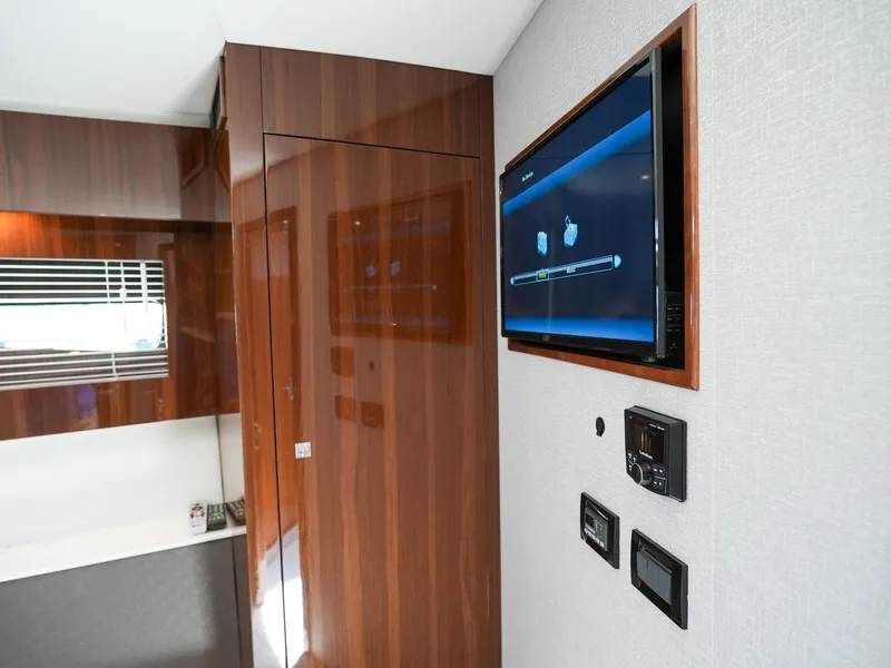 Slide: The Image of Cruisers Yachts 50 Cantius 2021 - 65