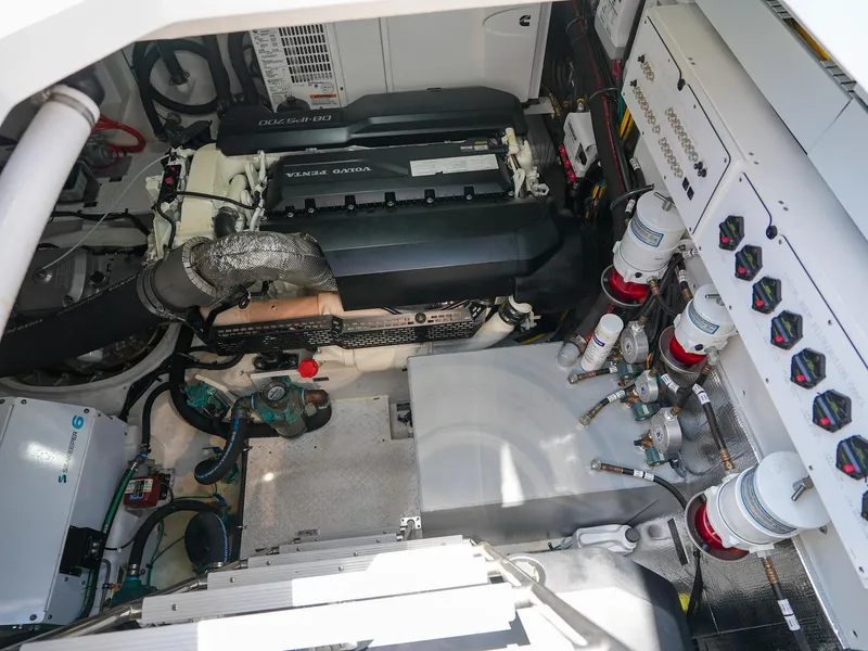 Slide: The Image of Cruisers Yachts 50 Cantius 2021 - 86