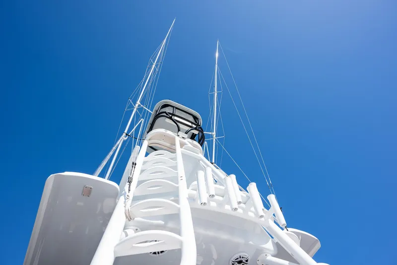 Slide: The Image of Freeman 47 boat tower against clear blue sky, 2022 model. - 31