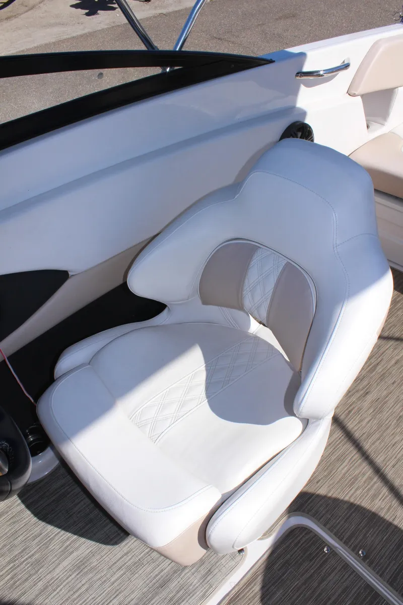 Slide: The Image of 2018 Glastron GT200 boat with white and gray captain's chair. - 15