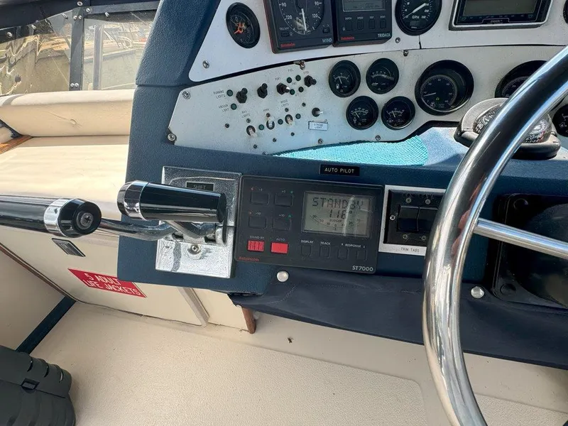 Slide: The Image of Control panel of a 1985 Sea Ray 390 Sedan Bridge yacht. - 10