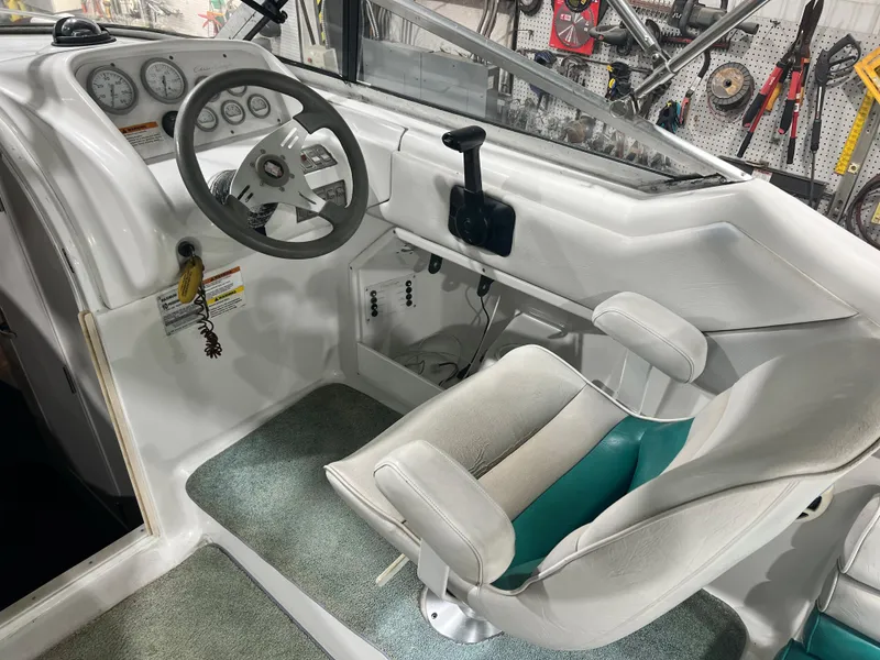 Slide: The Image of 1994 Chris-Craft 262 Crowne boat cockpit with steering wheel and captain's chair. - 4