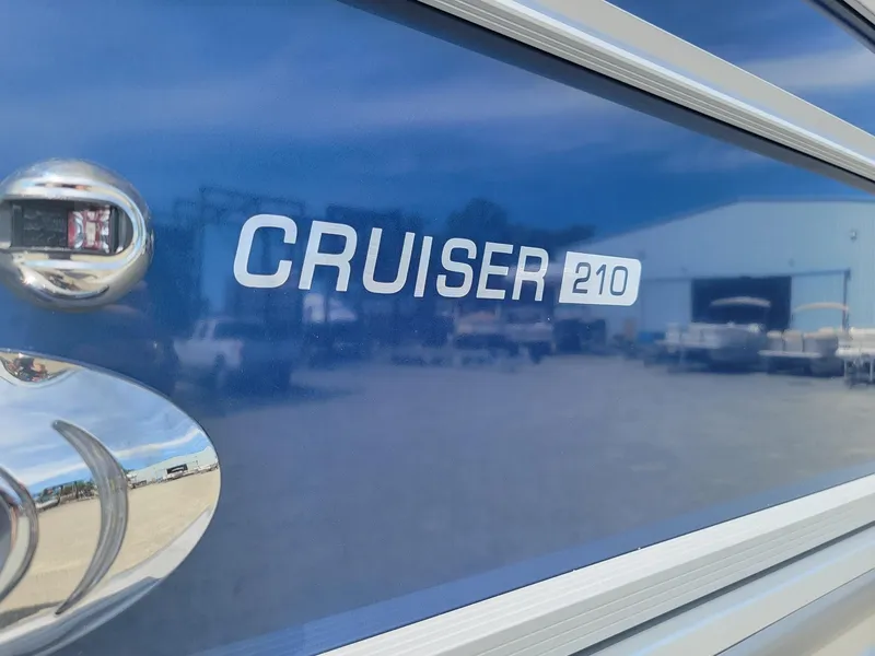 Slide: The Image of 2025 Harris Cruiser 210 boat exterior close-up. - 37