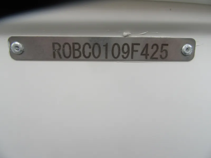 Slide: The Image of 2025 Robalo R200 Center Console boat identification plate. - 20