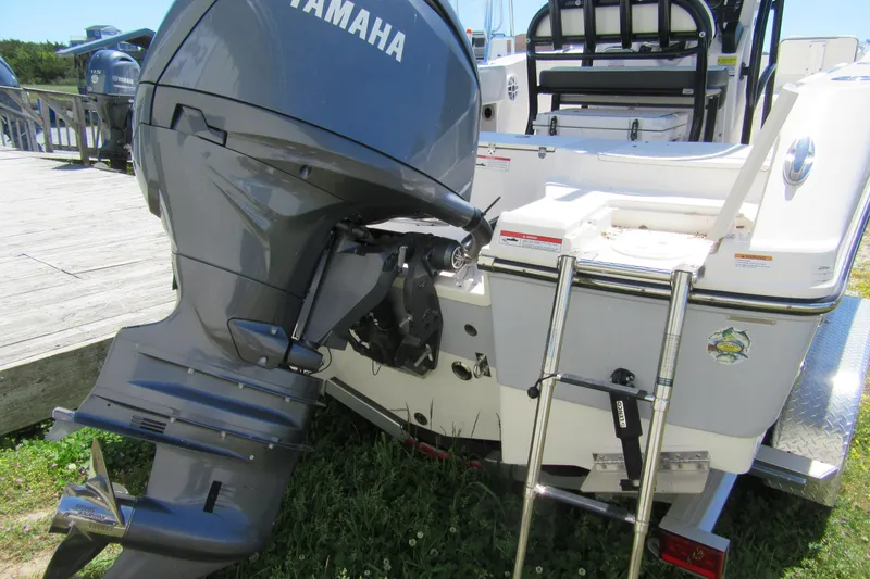 Slide: The Image of 2025 Robalo R200 Center Console with Yamaha outboard motor and boarding ladder. - 19
