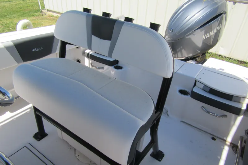 Slide: The Image of 2025 Robalo R200 Center Console boat interior with Yamaha engine. - 7