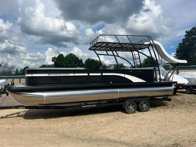 The Image of Bennington L Top Deck 26 LSRTD Tritoon 2025 - 1