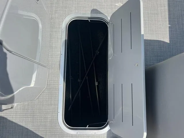 Slide: The Image of Bennington L Top Deck 26 LSRTD Tritoon 2025 - 13