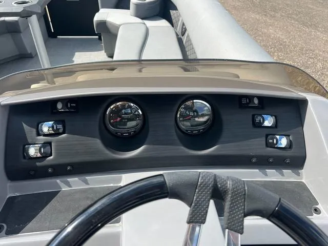 Slide: The Image of Bennington L Top Deck 26 LSRTD Tritoon 2025 - 19