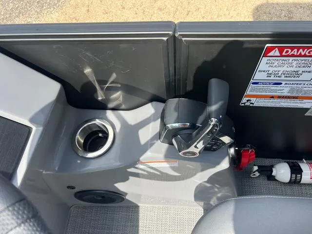 Slide: The Image of Bennington L Top Deck 26 LSRTD Tritoon 2025 - 20