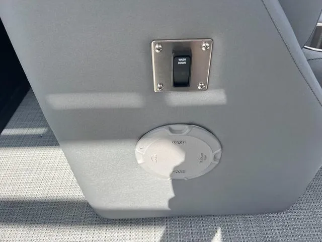 Slide: The Image of Bennington L Top Deck 26 LSRTD Tritoon 2025 - 24