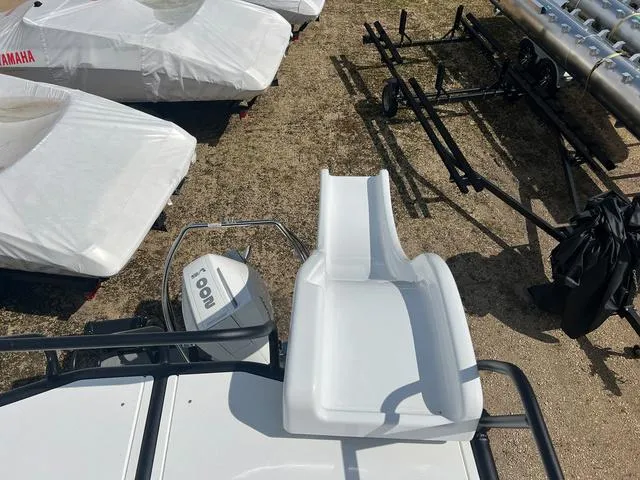 Slide: The Image of Bennington L Top Deck 26 LSRTD Tritoon 2025 - 31