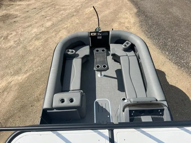 Slide: The Image of Bennington L Top Deck 26 LSRTD Tritoon 2025 - 32