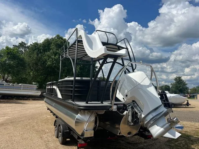 Slide: The Image of Bennington L Top Deck 26 LSRTD Tritoon 2025 - 5