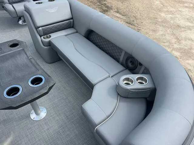 Slide: The Image of Bennington L Top Deck 26 LSRTD Tritoon 2025 - 9