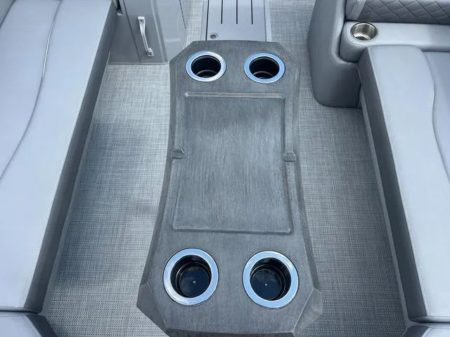 Slide: The Image of Bennington L Top Deck 26 LSRTD Tritoon 2025 - 11