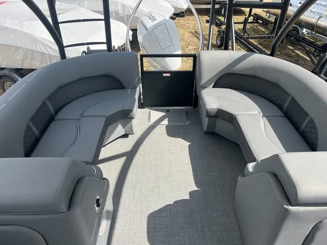 Slide: The Image of Bennington L Top Deck 26 LSRTD Tritoon 2025 - 23