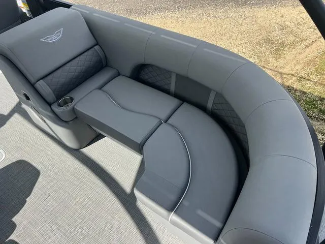 Slide: The Image of Bennington L Top Deck 26 LSRTD Tritoon 2025 - 25