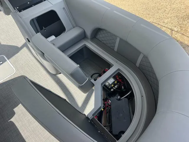 Slide: The Image of Bennington L Top Deck 26 LSRTD Tritoon 2025 - 26