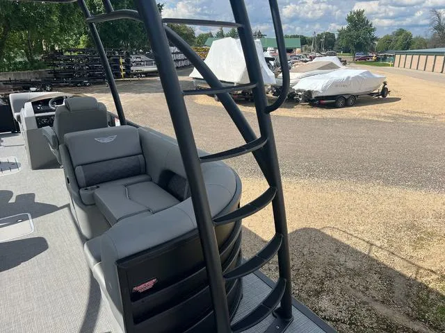 Slide: The Image of Bennington L Top Deck 26 LSRTD Tritoon 2025 - 29