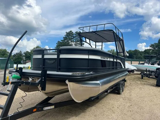 Slide: The Image of Bennington L Top Deck 26 LSRTD Tritoon 2025 - 2