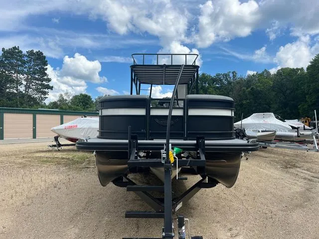 Slide: The Image of Bennington L Top Deck 26 LSRTD Tritoon 2025 - 3