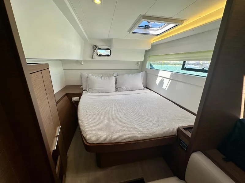 Slide: The Image of Lagoon 40 2020 - 54