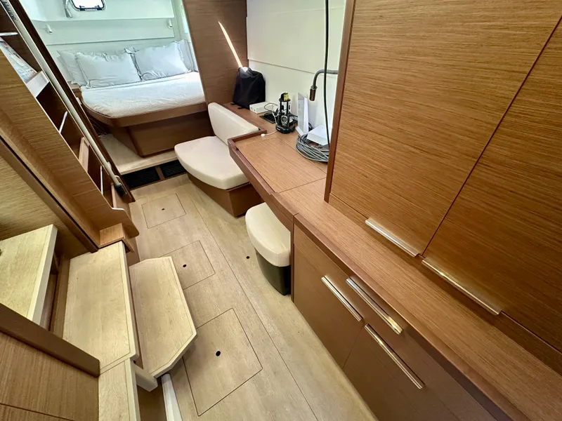 Slide: The Image of Lagoon 40 2020 - 58