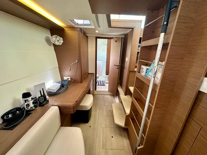 Slide: The Image of Lagoon 40 2020 - 59