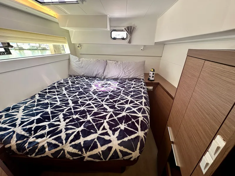 Slide: The Image of Lagoon 40 2020 - 60