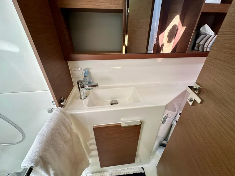 Slide: The Image of Lagoon 40 2020 - 65