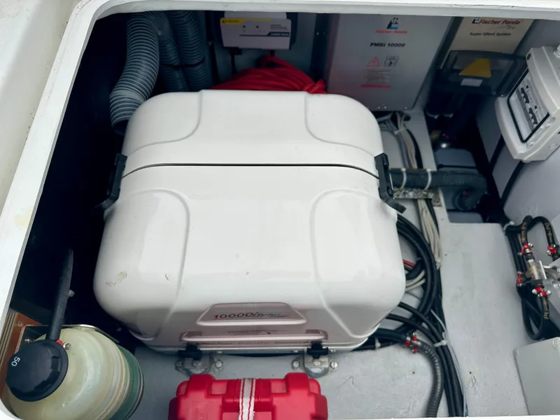 Slide: The Image of Lagoon 40 2020 - 70