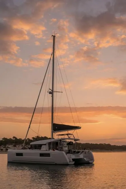 Slide: The Image of Lagoon 40 2020 - 80