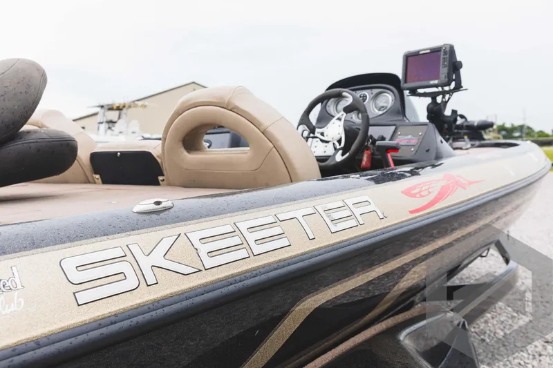 Slide: The Image of 2009 Skeeter ZX 200 fishing boat with steering console and electronics. - 14