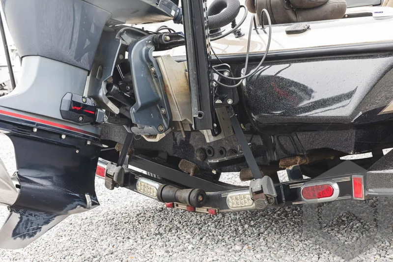 Slide: The Image of 2009 Skeeter ZX 200 boat motor and trailer close-up. - 16