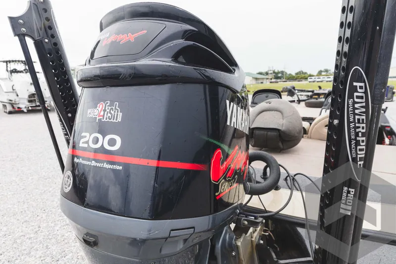 Slide: The Image of 2009 Skeeter ZX 200 boat with Yamaha VMAX 200 engine and Power-Pole Pro II. - 21