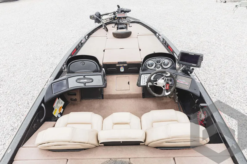 Slide: The Image of 2009 Skeeter ZX 200 boat interior with beige seats and control panel. - 28