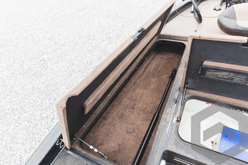 Slide: The Image of 2009 Skeeter ZX 200 boat storage compartment with open lid. - 34