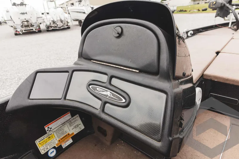Slide: The Image of 2009 Skeeter ZX 200 boat dashboard with storage compartment and control panel. - 43