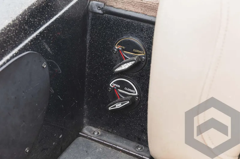 Slide: The Image of 2009 Skeeter ZX 200 boat control panel with open/close switches. - 49