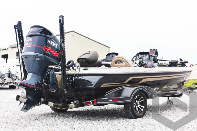 Slide: The Image of 2009 Skeeter ZX 200 bass boat with Yamaha VMAX engine. - 5