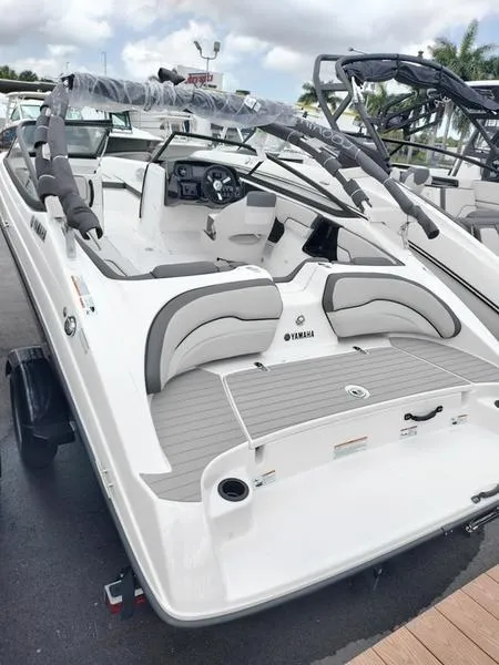 Slide: The Image of Yamaha AR190 2024 - 16