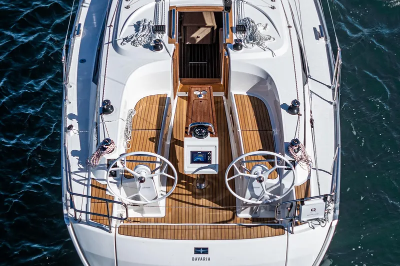 Slide: The Image of Top view of 2024 Bavaria Cruiser 34 sailboat with dual steering wheels. - 13