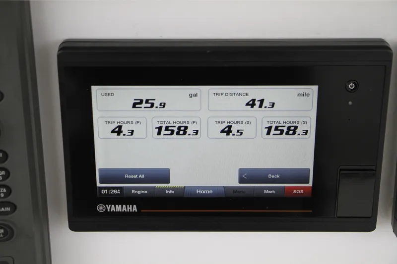Slide: The Image of Yamaha display showing fuel usage and trip data for Everglades 270 Center Console, 2008 model. - 18