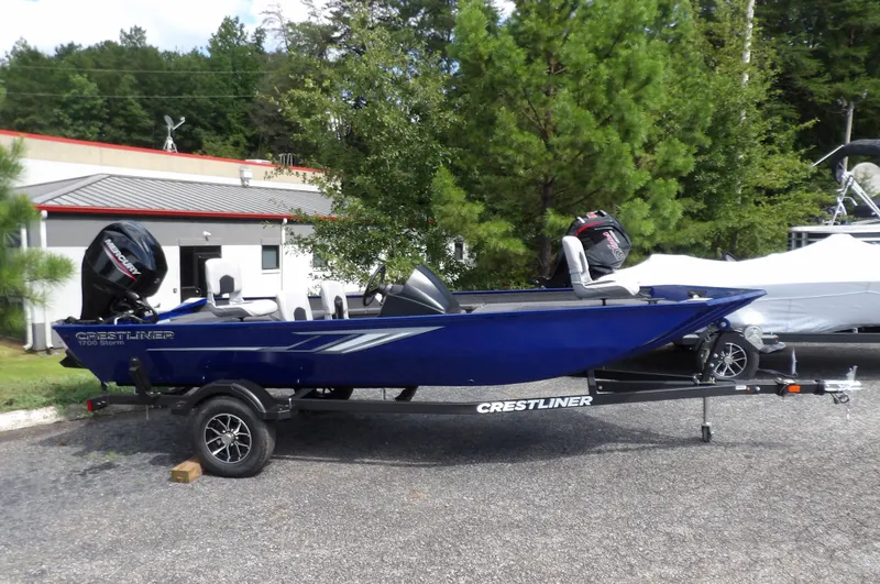 The Image of Crestliner Storm 1700 2026 - 0